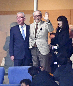 ミスター長嶋開幕に復活！「丸」東京ドームで移籍1号で祝福の挨拶！