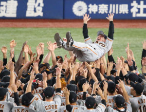 巨人５年ぶりの優勝決める！小林９回起死回生打で増田大が決勝打！